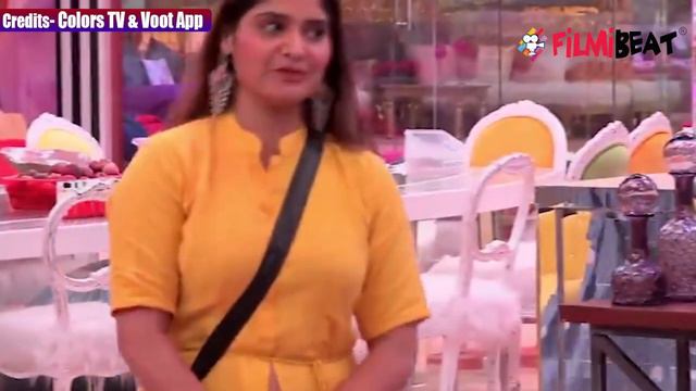 Bigg Boss 13: Arti Singh cries badly after got letter from mother during task | FilmiBeat смотреть онлайн
