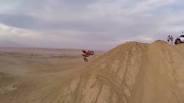 Ronnie Renner in the desert (Version 2.0) смотреть онлайн