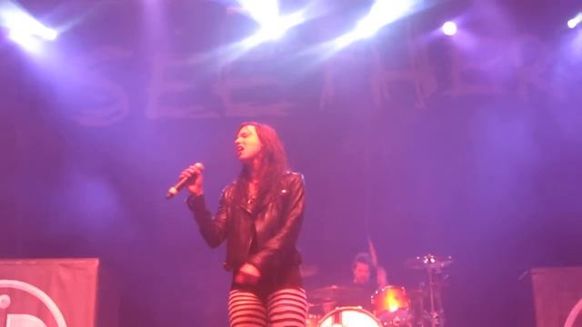 Broken - 98 Rockfest 2011 - Lizzy Hale and Seether смотреть онлайн