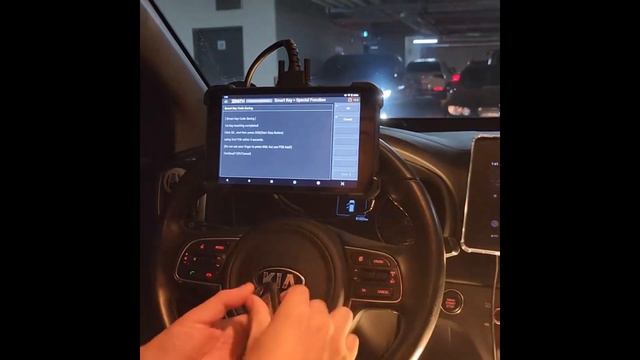 Чтение ПИН-кодов для программирования Смарт Ключей на Hyundai и Kia с помощью сканера ZENITH Z5 смотреть онлайн