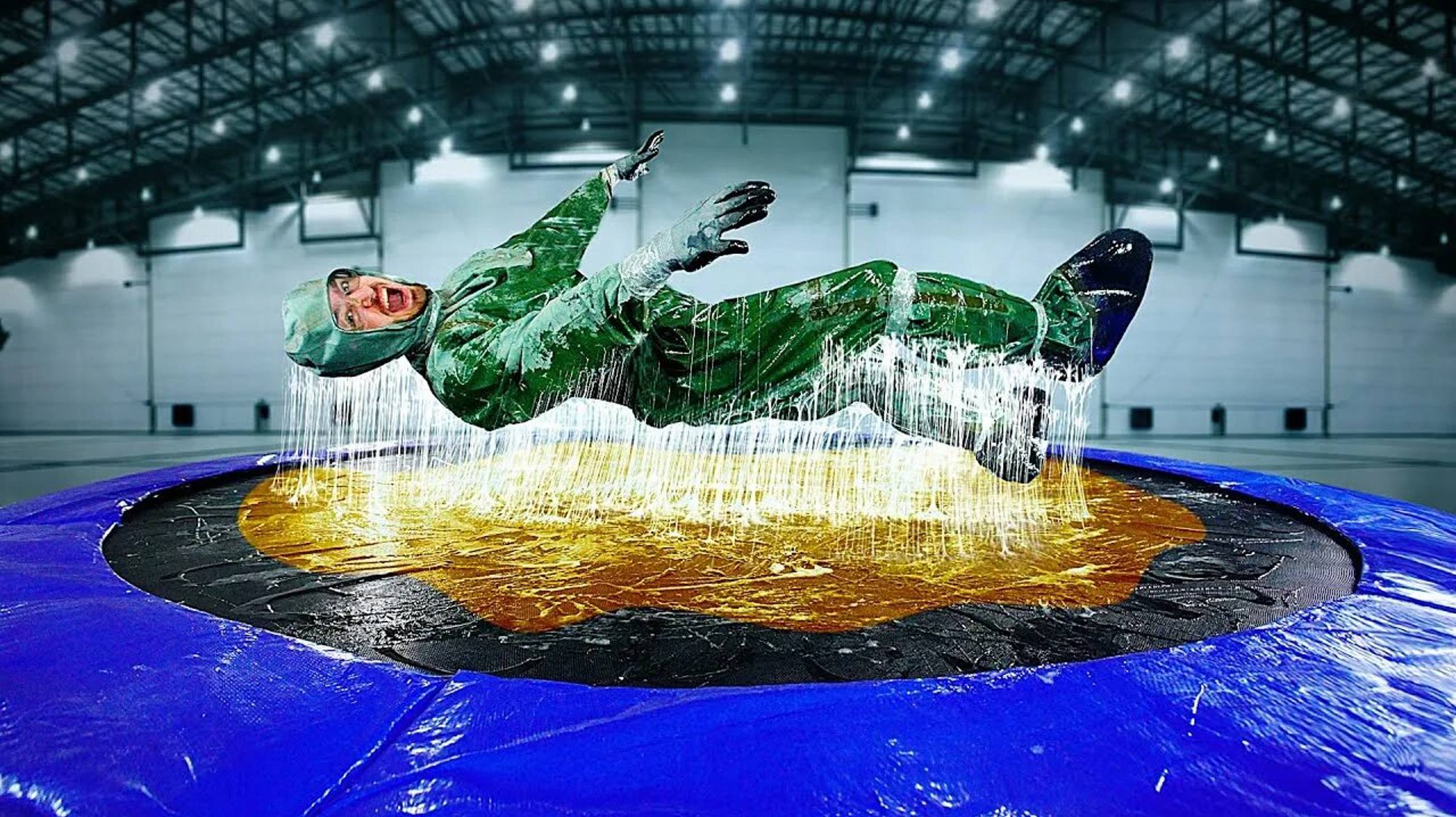 {дюшес} БАТУТ VS СУПЕР ЛИПКИЙ КЛЕЙ! смотреть онлайн