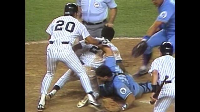 Deion Sanders legs out an inside-the-park home run смотреть онлайн