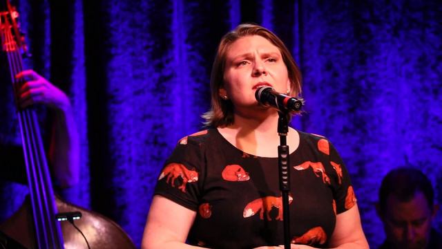 Colleen Harris sings DANCING IN THE DARK at SUSIE MOSHER'S THE LINEUP смотреть онлайн