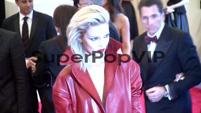 Anja Rubik at 'PUNK: Chaos To Couture' Costume Institute ... смотреть онлайн