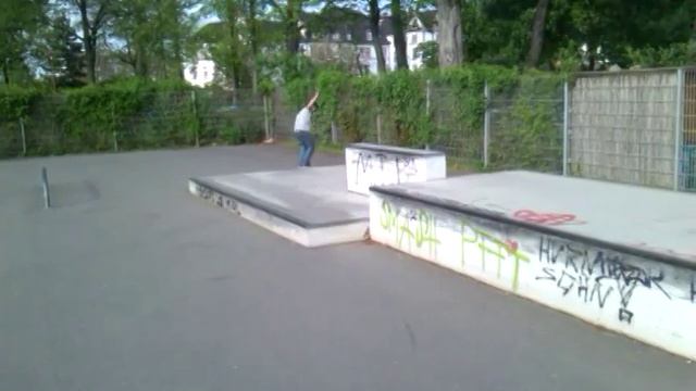Skateboarding Worms #3 Albert Schulte Skate Park