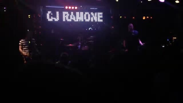 CJ RAMONE, Jonny "Two Bags" & David Hidalgo jr - R.A.M.O.N.E.S смотреть онлайн