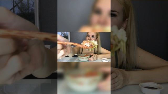 Ем на камеру. Суши салат. АСМР видео смотреть онлайн