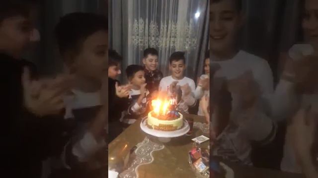 Eli Qazaxlinin 11 Yasi.Sinif Yoldaslari gelib Ad Gunnu Tebrik Etdiler.Cox Saxolun.18 Февраль 2020. смотреть онлайн