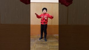 «То не тучи-грозовые облака(Терская походная)» А. Сурков, Дан. и Дм. Покрасс, поёт Вахтин Димитрий.