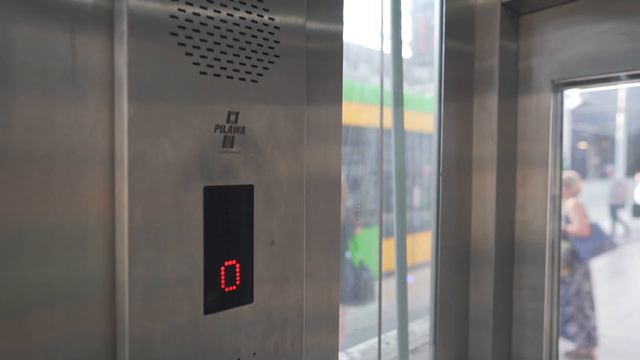 Poland, Poznań, Piaśnicka/Kurlandzka tram station, 2X PILAWA elevator смотреть онлайн
