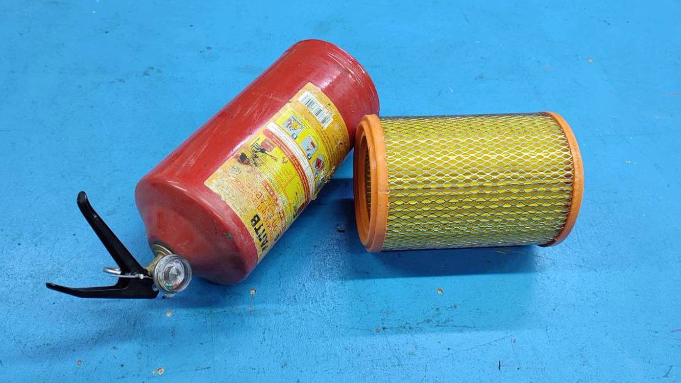 Соединил огнетушитель и автомобильный фильтр. Шикарная идея своими руками смотреть онлайн