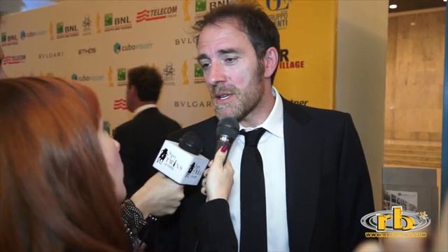 Valerio Mastandrea - intervista (David di Donatello 2012) WWW.RBCASTING.COM смотреть онлайн