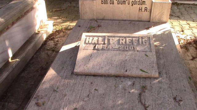 HALİT REFİĞ KABRİ (DOKTOR CÜNEYT ARKINI AKTÖR YAPTI) ZİNCİRLİKUYU MEZARLIĞI 1.ADA İSTANBUL (HD) смотреть онлайн