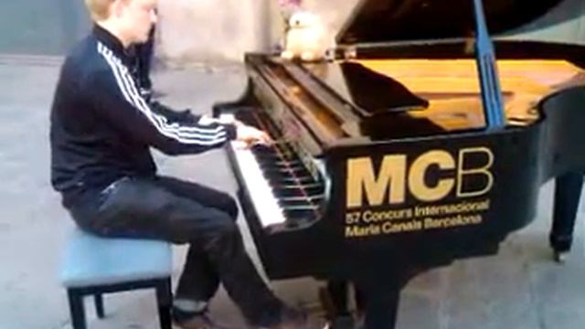 Piano al Carrer Fundació Maria Canals смотреть онлайн