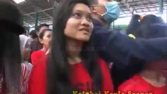 Erna JenJen - Goyang Dumang [Joget HOT Banget - Dangdut Koplo] [OM. Lorenza - GOR Diponegoro Sragen смотреть онлайн