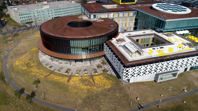 Fly above the new LEGO Campus in Billund, Denmark смотреть онлайн