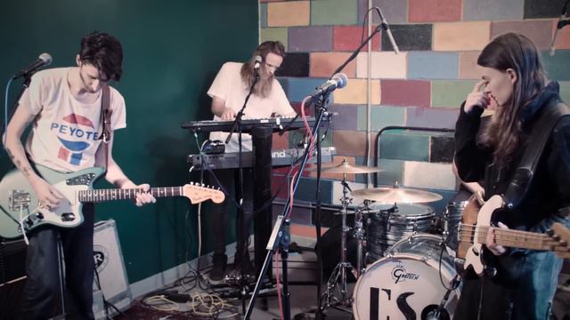 Eliot Sumner - Amoeba Green Room Session смотреть онлайн