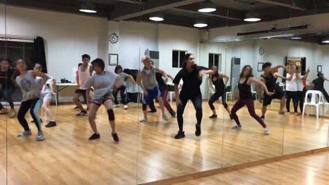 Iza Calzado with Hotlegs смотреть онлайн