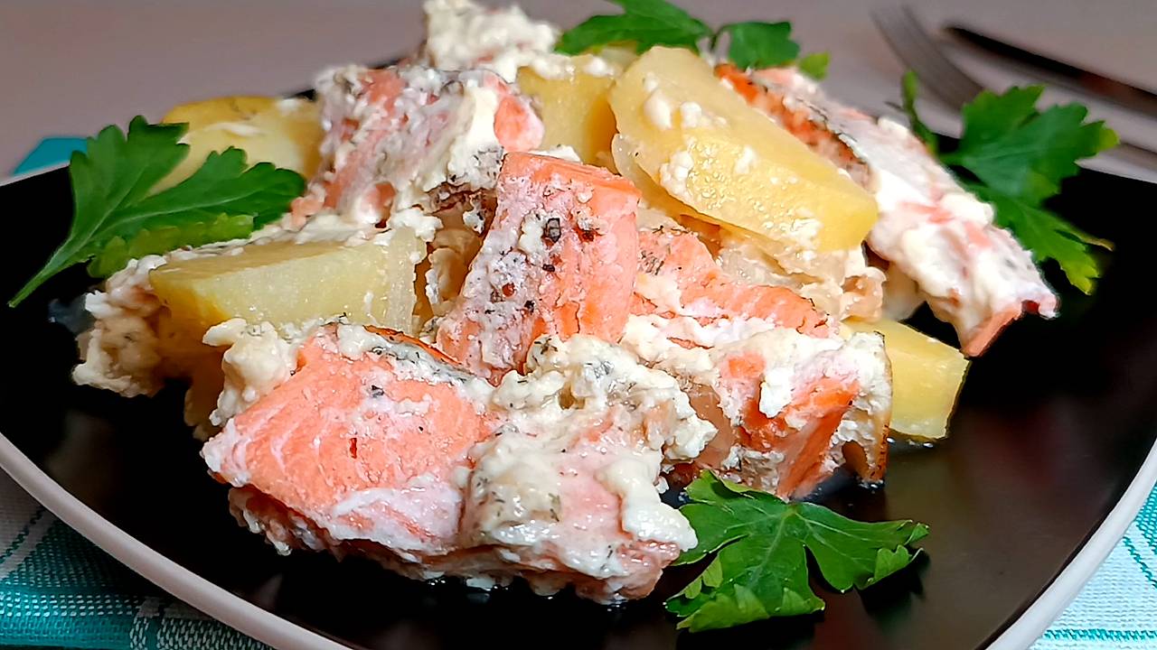 📌 Запеканка с рыбой и картошкой в нежной заливке смотреть онлайн