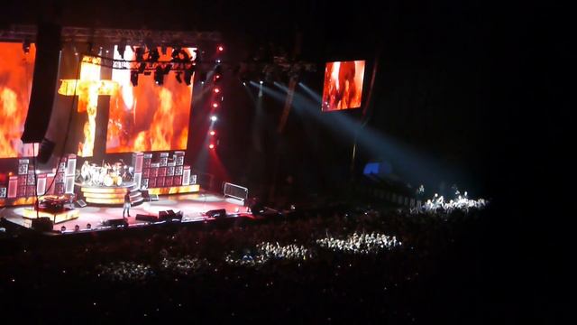 Ozzy Osbourne - War Pigs & Zakk Wylde guitar solo (Moscow, 2018) смотреть онлайн