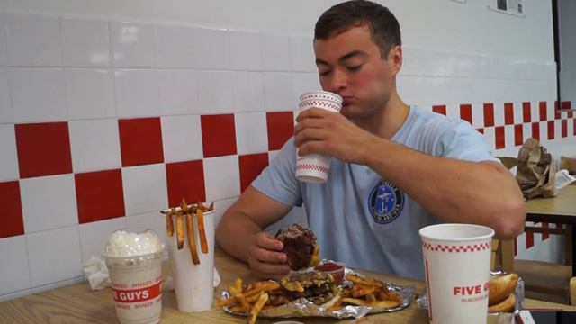 Eating a Five Guys 20 Patty Burger! (Michelle 2020) смотреть онлайн