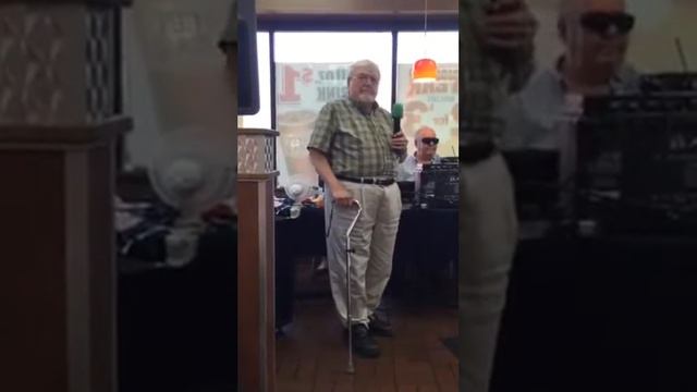 How I'd love to be alone with you by Papa Cleo Moore at Ann's Hardee's karaoke смотреть онлайн