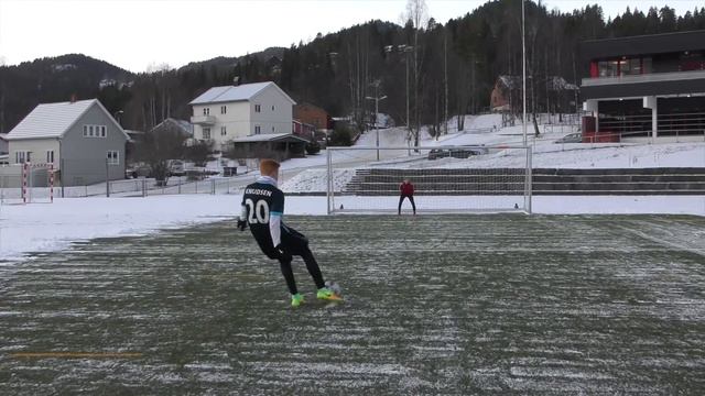 THE FREEKICK CHALLENGE vs JONAS! смотреть онлайн