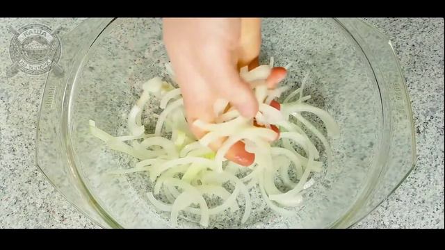 Рецепт быстрого ужина, картофель с курицей и овощами, нарезать, замариновать и запечь