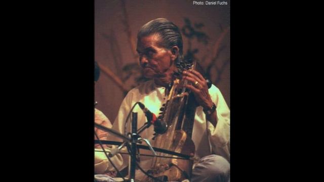 Ustad Abdul Latif Khan (sarangi) - Raga Bhairavi смотреть онлайн