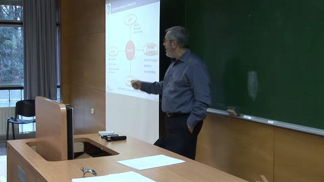 Grau en Pedagodia a la UAB смотреть онлайн