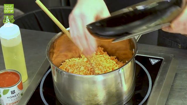 Paul Thompson's Roasted Squash, Kale & Coconut Dahl смотреть онлайн
