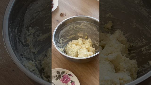 Сырники из творога с изюмом