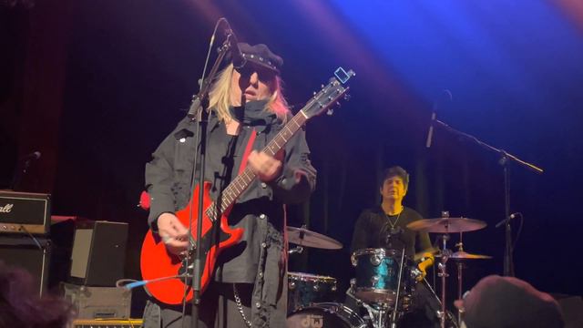 Suzi Gardner "Monster" A Show for Howie Pyro, The Troubadour, Los Angeles, 3.5.22 смотреть онлайн