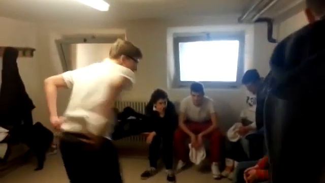 Harlem Shake 1ºG Alberghiero Rimini смотреть онлайн