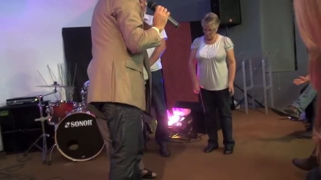 Painful damaged heel healed & can walk normally again - John Mellor Healing Ministry смотреть онлайн