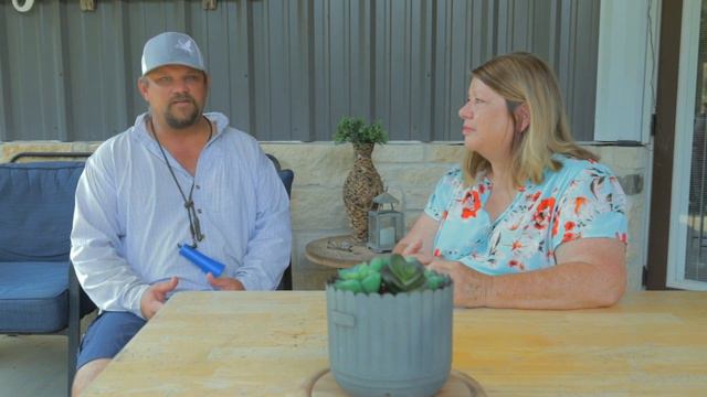 Lisa Cruse interviews Stephen Wood, a dog obedience trainer located in Livingston, TX. смотреть онлайн