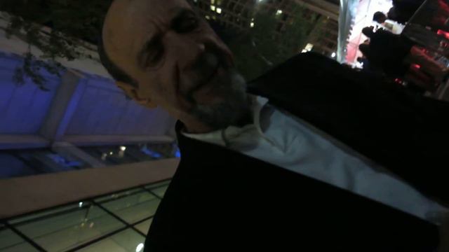 F Murray Abraham signing autographs at Inside Llewyn Davis NY Premiere смотреть онлайн