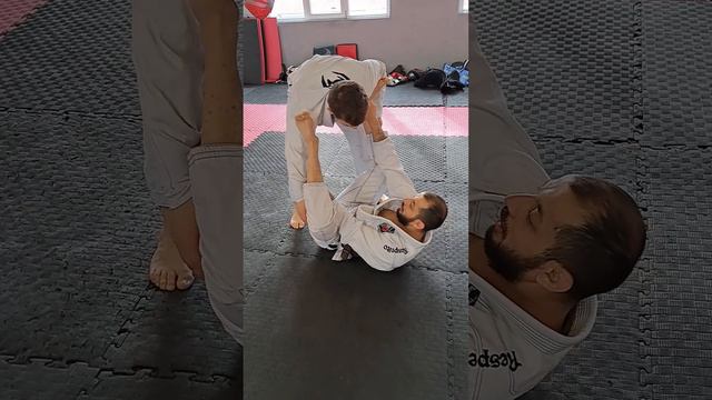 Тренировки по Бразилско Джиу Джицу BJJ в Пловдив. Групи за деца и възрастни. TERES Gym & Fight Club смотреть онлайн