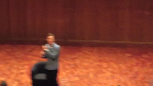 Benedict dancing Oz comic con смотреть онлайн