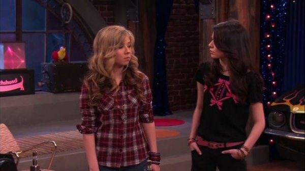Sam Puckett Being Low-key the Sweetest iCarly Character 😇 | NickRewind