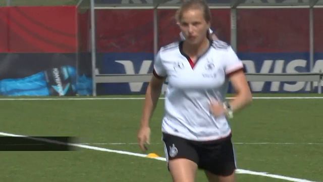 Handy zurück: TV-Expertin Tabea Kemme stoppt Taschendieb | SID смотреть онлайн