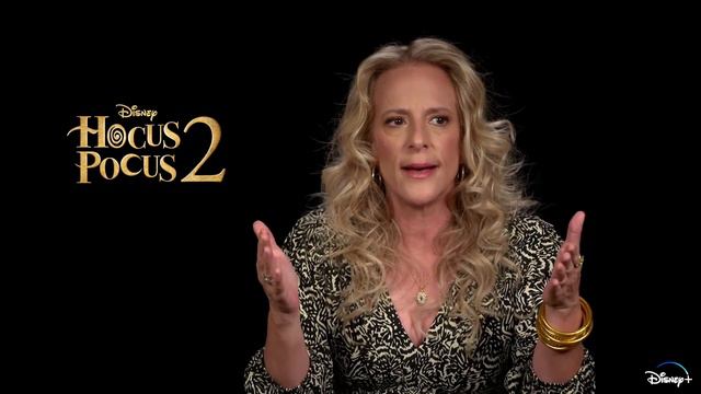 Hocus Pocus 2 | Anne Fletcher - Interview смотреть онлайн