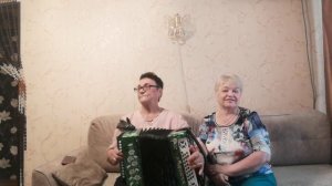 старинная казацкая пеня  из за леса солнце всходит исполнение Валентина К Татьяна Г