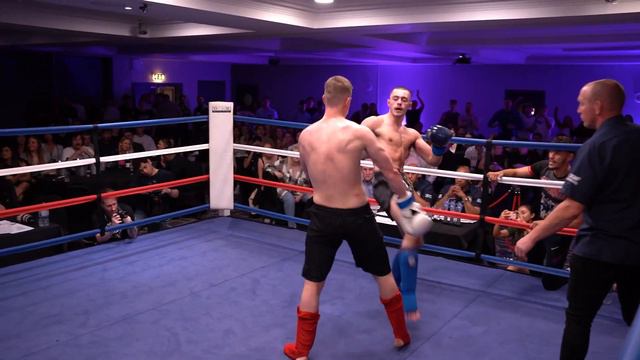 University Fight Night 2: The Comeback - Andrew Taylor vs Jack Simpson смотреть онлайн