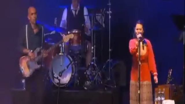 04. Emiliana Torrini - Sunny Road (eurockéennes 2009) смотреть онлайн