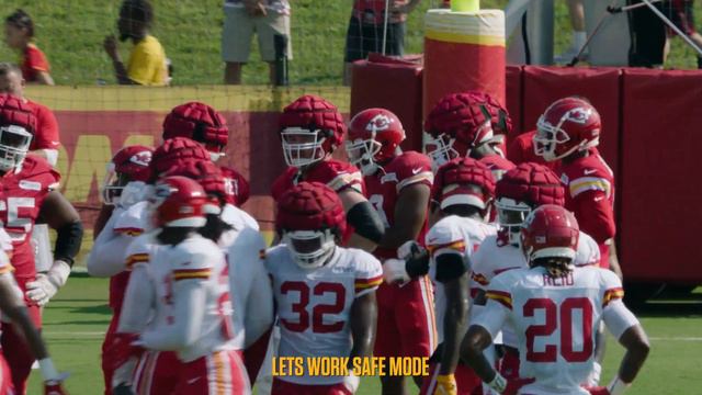 Travis Kelce Mic'd Up: "Can I get some bubble wrap on my elbows?" | Chiefs Training Camp 2022 смотреть онлайн