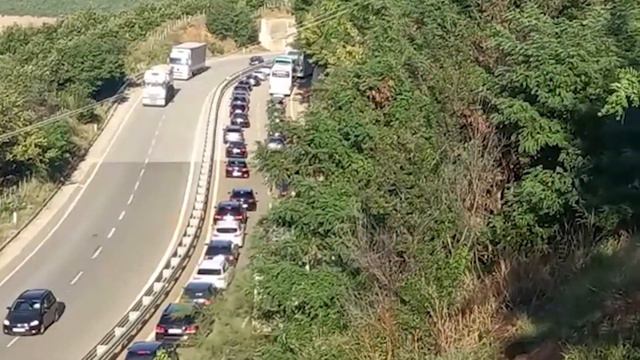 Vijnë për pushime/ Fluks në Durrës, Morinë, Qafë-Thanë e Kapshticë смотреть онлайн