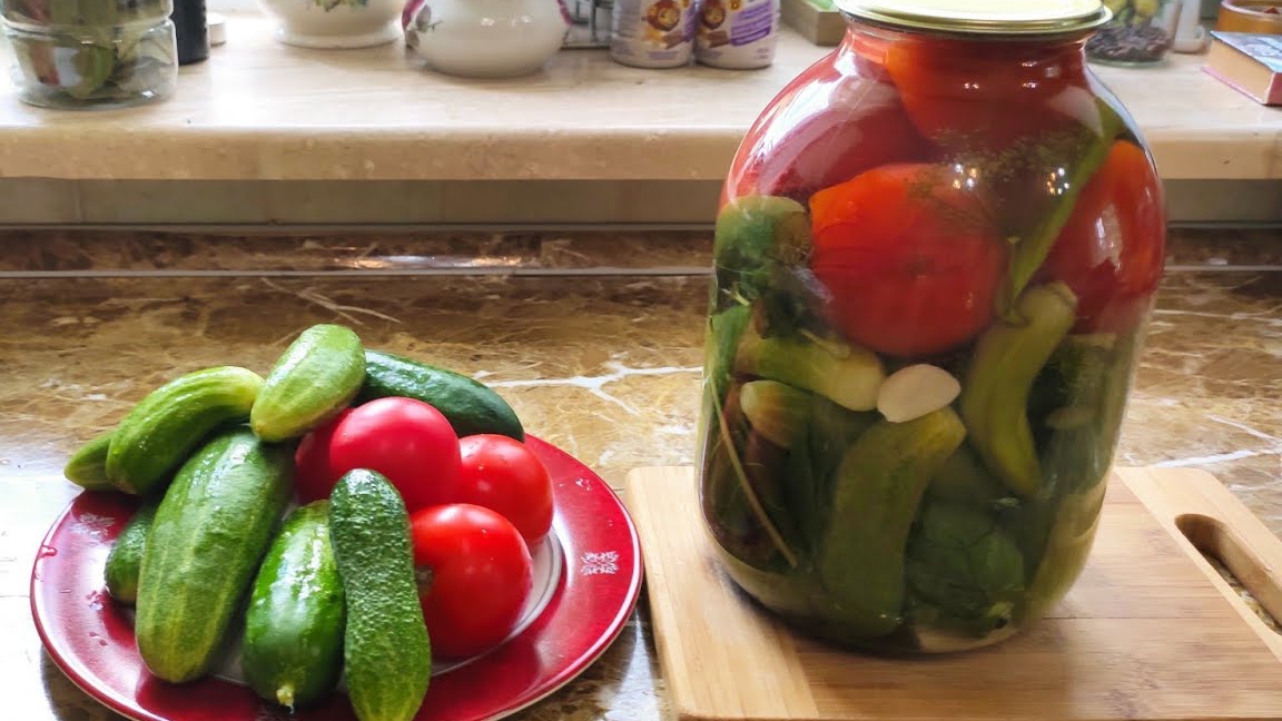 Маринованные помидоры и ассорти, мой любимый маринад!