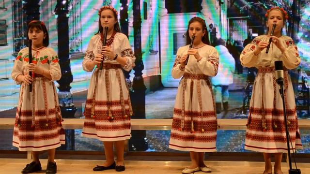 М. Леонтович Щедрик - Ансамбль сопілкарів КДШМ №2 ім. М. І. Вериківського смотреть онлайн