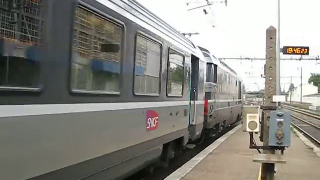 France: Miramas, SNCF class BB 67400 diesel loco on a Clermont Ferrand to Marseille service смотреть онлайн